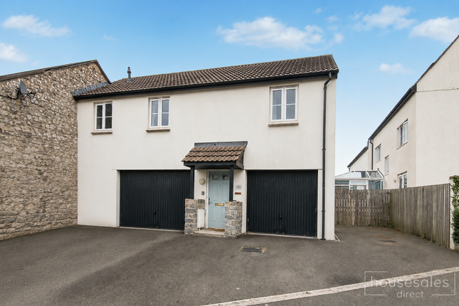2 bed property, in Flax Meadow Lane, £155,000