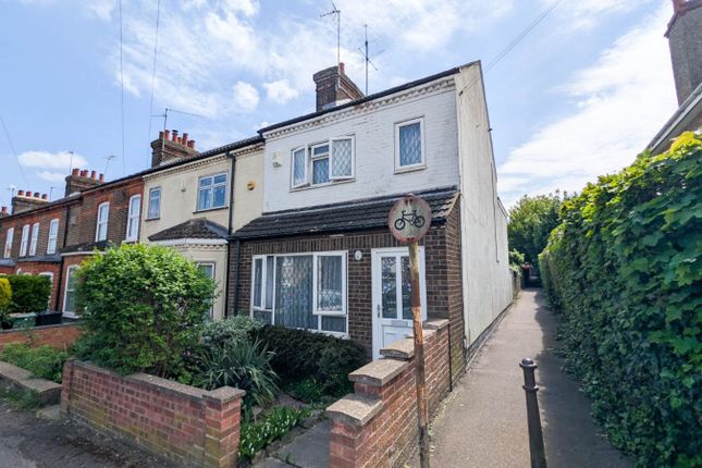 3 bed property, in Garden Road, £300,000