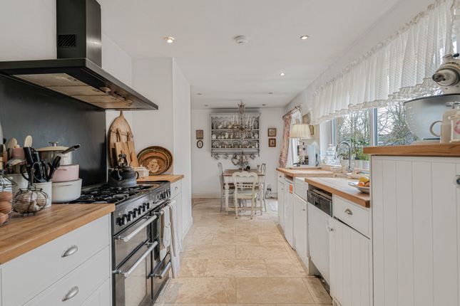 3 bed property, in Cherry Tree Drive, £525,000