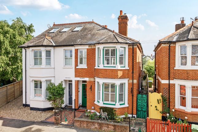 3 bed property, in Cedar Road, £900,000