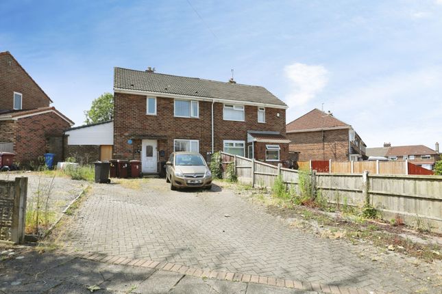 2 bed property, in The Crescent, £130,000