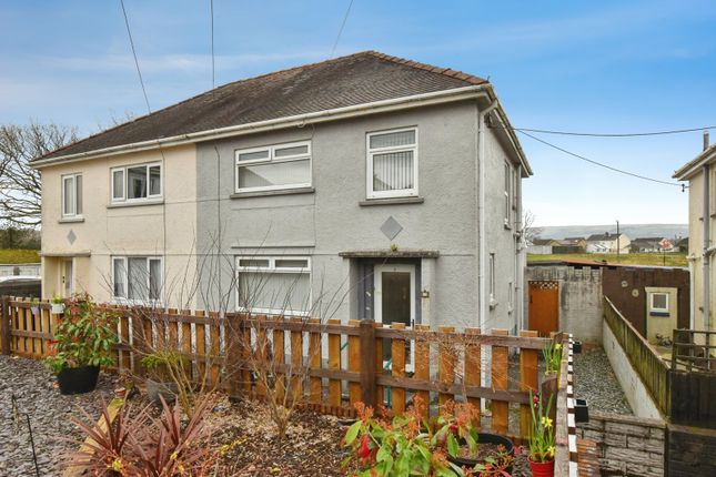3 bed property, in Lon Y Gruglas, £160,000