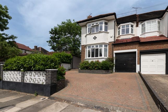 3 bed property, in Manor Drive, £925,000