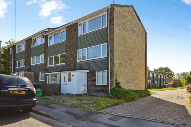 3 bed property, in Hollows Close, £235,000