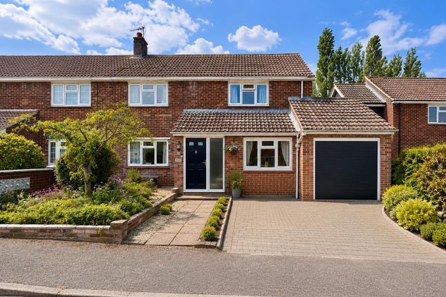 4 bed property, in Gepps Close, £450,000