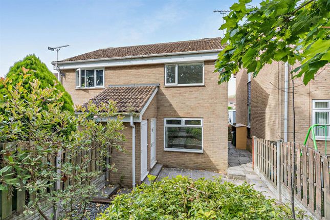 2 bed property, in Westcroft Drive, £140,000