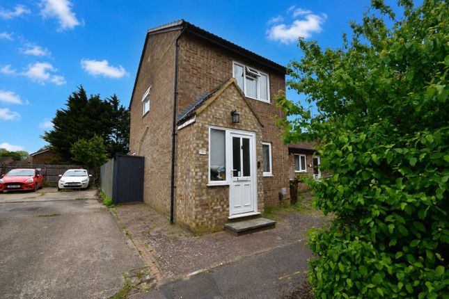 2 bed property, in Chedworth Close, £210,000