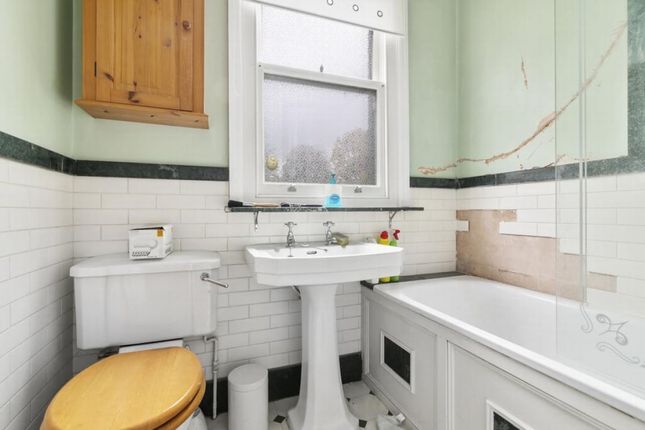 3 bed property, in Deans Road, £689,000