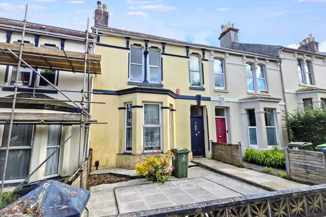 2 bed property, in Belgrave Road, £200,000