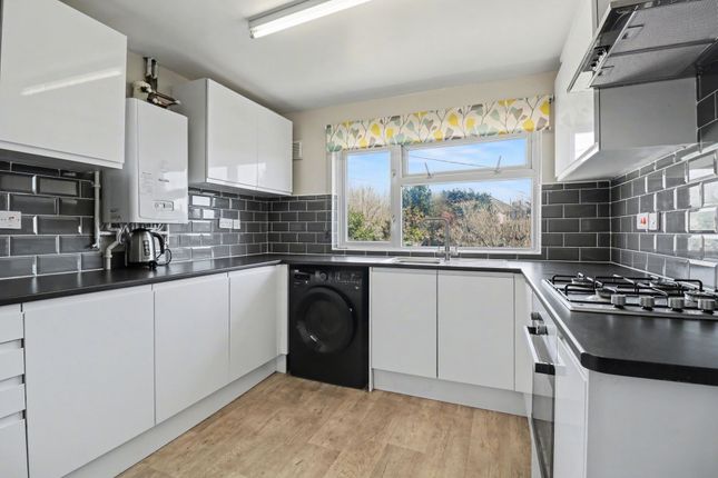2 bed property, in Grange Road, £190,000