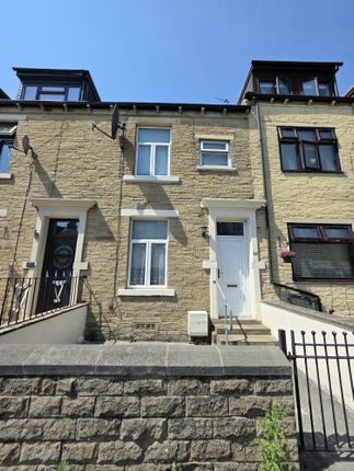 3 bed property, in Hoxton Street, £180,000