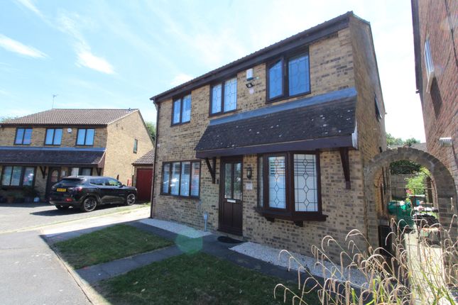 4 bed property, in The Briars, £565,000