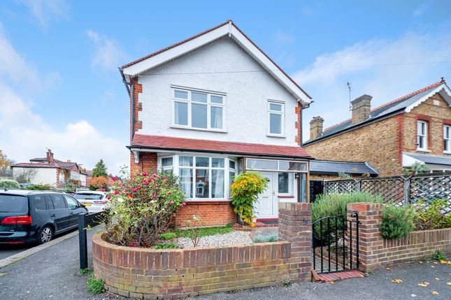 3 bed property, in Thornhill Road, £785,000
