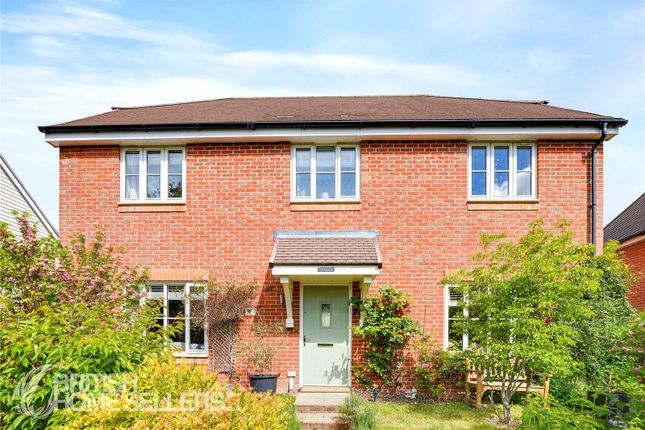5 bed property, in Halden Field, £685,000