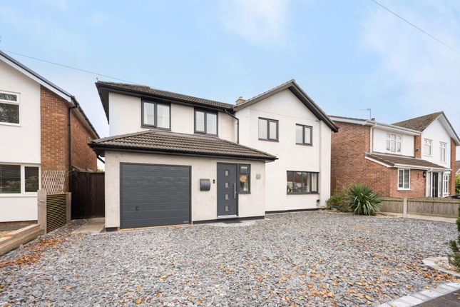 5 bed property, in East Mead, £480,000