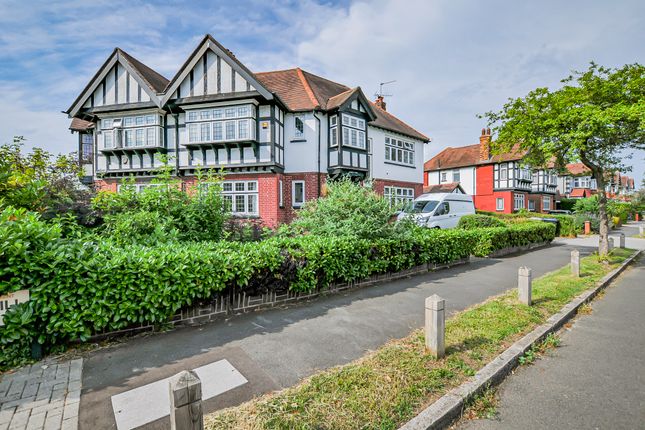 4 bed property, in Stapenhill Road, £850,000