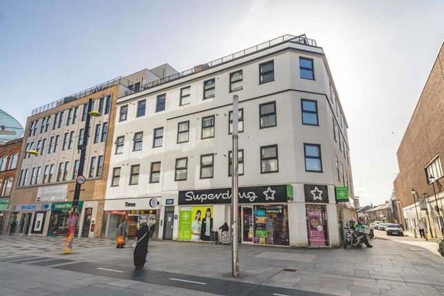 2 bed property, in High Street, £280,000