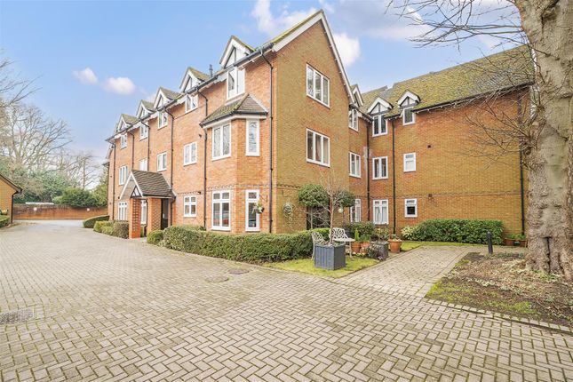 2 bed property, in Lefroy Park, £280,000