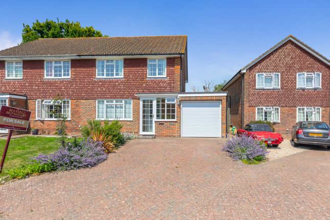 3 bed property, in Hayes Close, £450,000