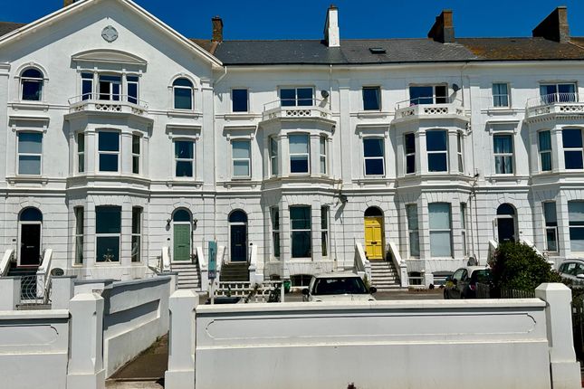 3 bed property, in Morton Crescent, £385,000