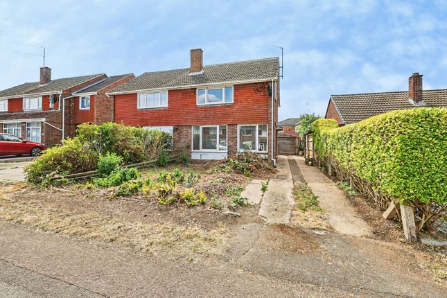 3 bed property, in Woodhill Road, £160,000