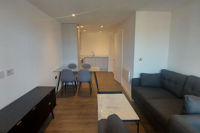 1 bed property, in 38 Waterhouse Apartments, £220,000