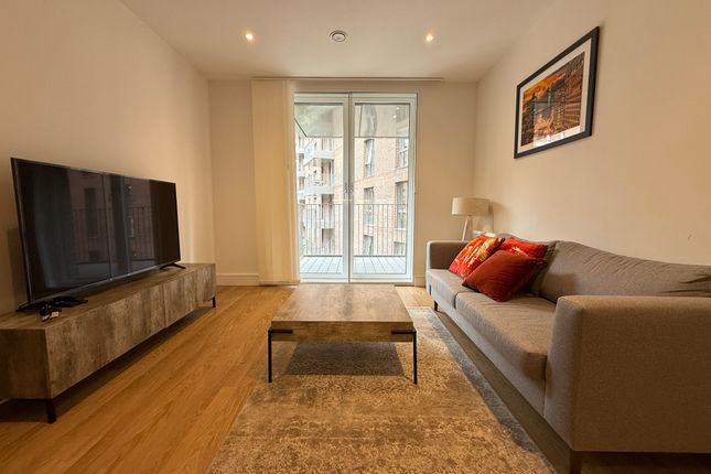 2 bed property, in Hurst Street, £260,000