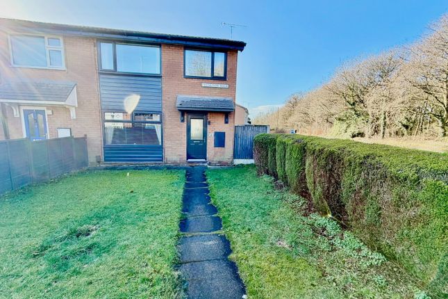 3 bed property, in Essington Walk, £220,000