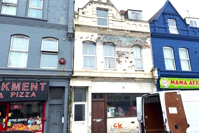 2 bed property, in Embankment Road, £90,000