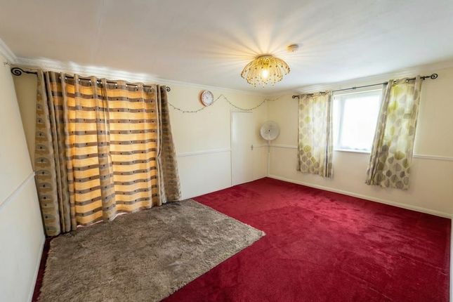 2 bed property, in Gurney Close, £255,000