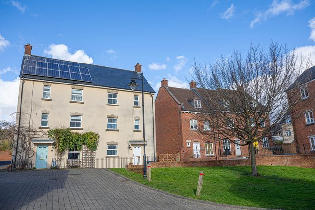 4 bed property, in Home Orchard, £415,000