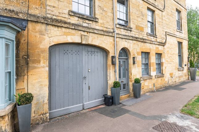 3 bed property, in 1 Bourton Road, £400,000