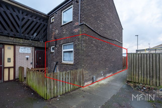 1 bed property, in Morton Walk, £120,000