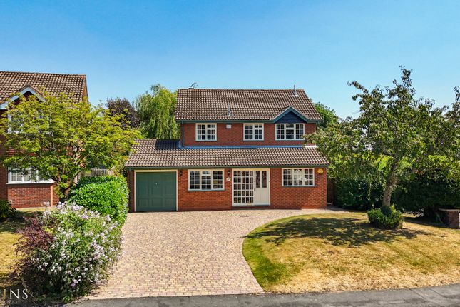 4 bed property, in Hidcote Avenue, £575,000