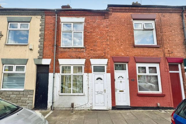 3 bed property, in Pool Road, £200,000