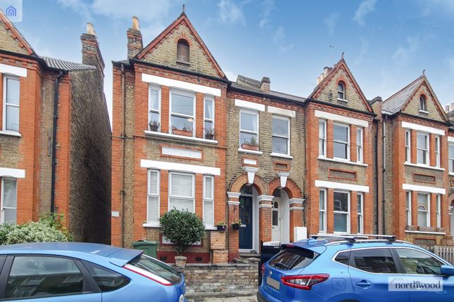 1 bed property, in Gipsy Road, £400,000