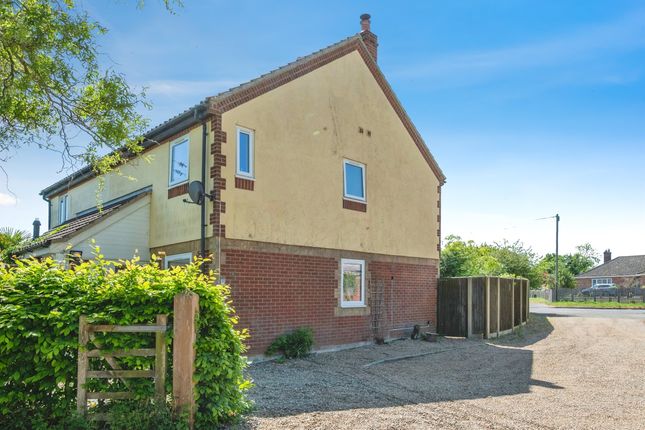 3 bed property, in Meadow Court, £160,000