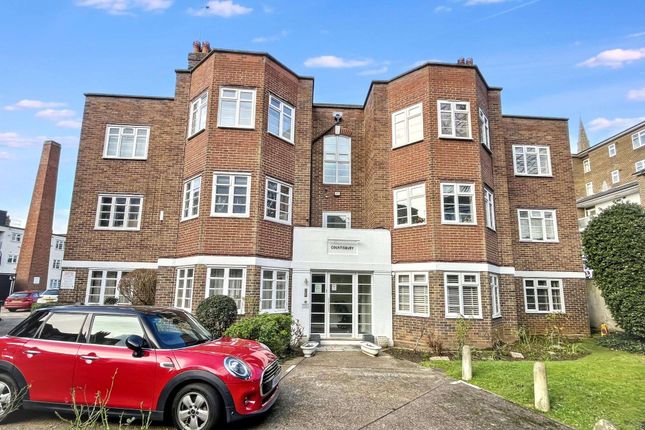 2 bed property, in St. Marks Hill, £280,000