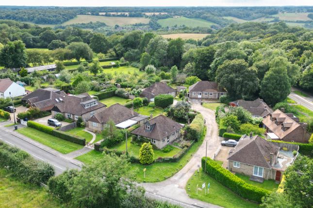 3 bed property, in Cryers Hill, £550,000