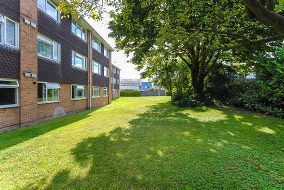 1 bed property, in Suffolk Close, £185,000