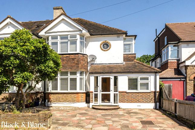3 bed property, in Pine Avenue, £800,000