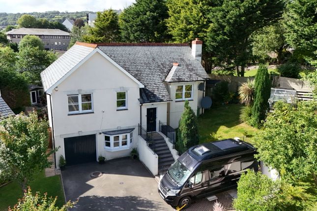 5 bed property, in Trelevan Close, £485,000