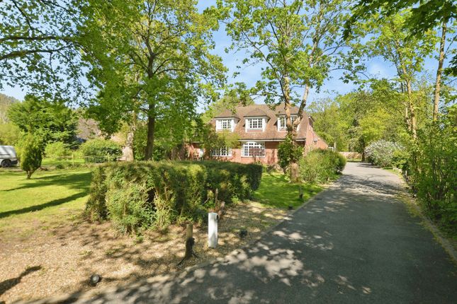4 bed property, in Ruckinge, £800,000