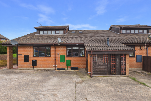 3 bed property, in Poolway Court, £195,000