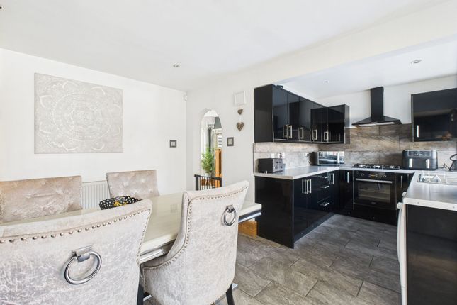 3 bed property, in Sunnydale Road, £290,000