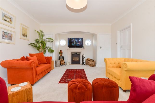 5 bed property, in Grenham Bay Avenue, £725,000