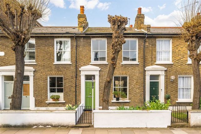 2 bed property, in Christchurch Way, £875,000