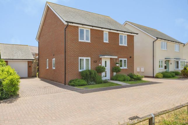 4 bed property, in Hobby Drive, £400,000