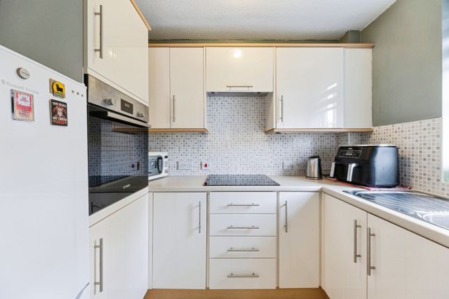 1 bed property, in Woburn Road, £140,000