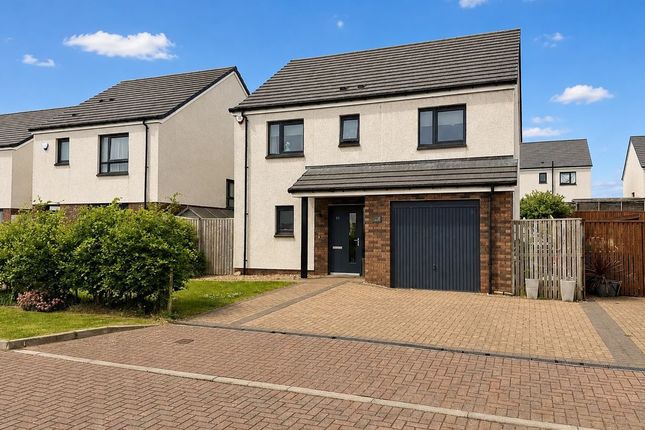 4 bed property, in Davaar Crescent, £285,000
